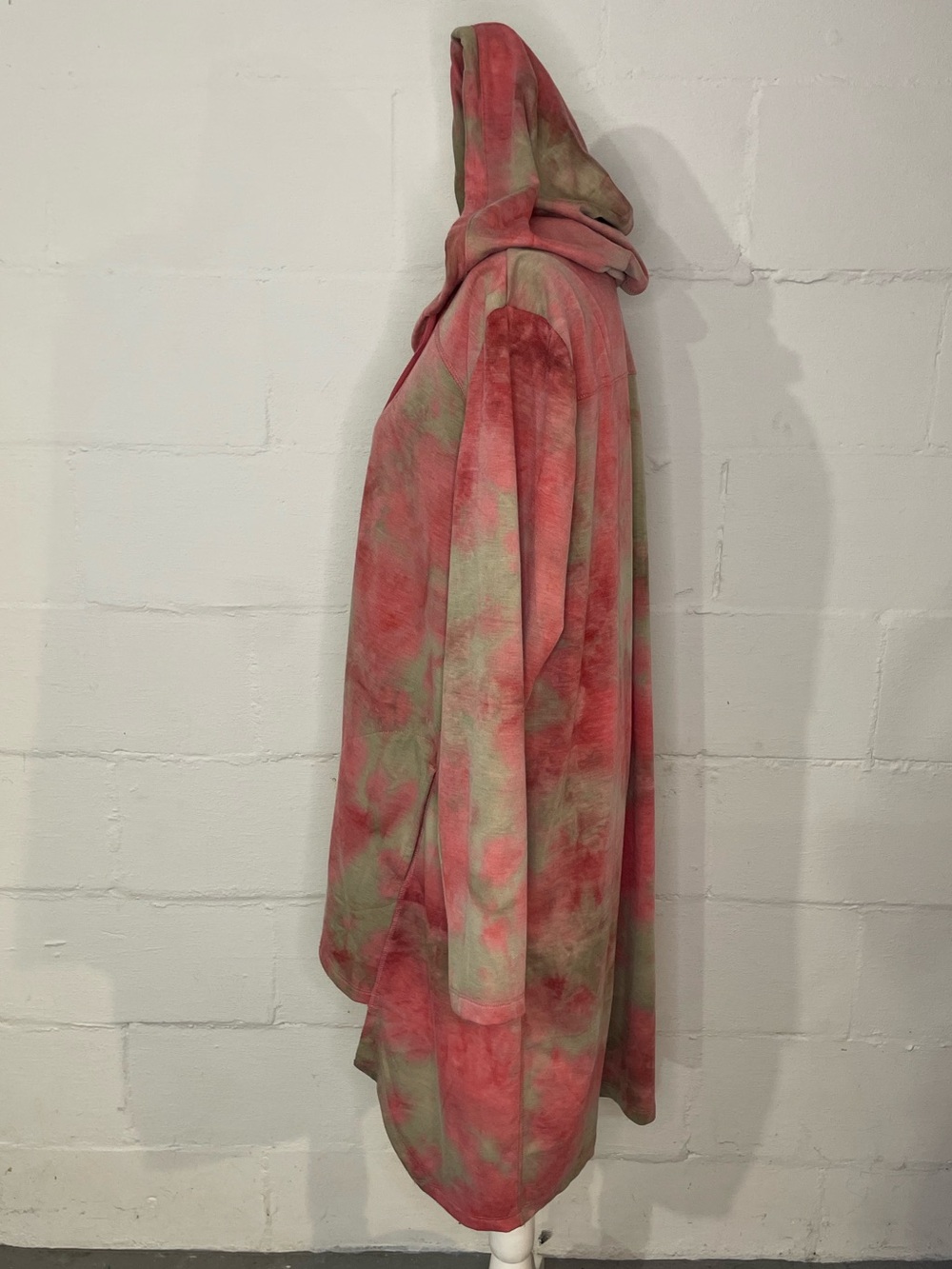 Tie-Dye Hooded Pullover Tunic in Coral & Olive - Picture 2 of 4